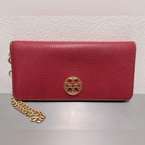 Beautiful Tory Butch Wallet in burgundy red color.